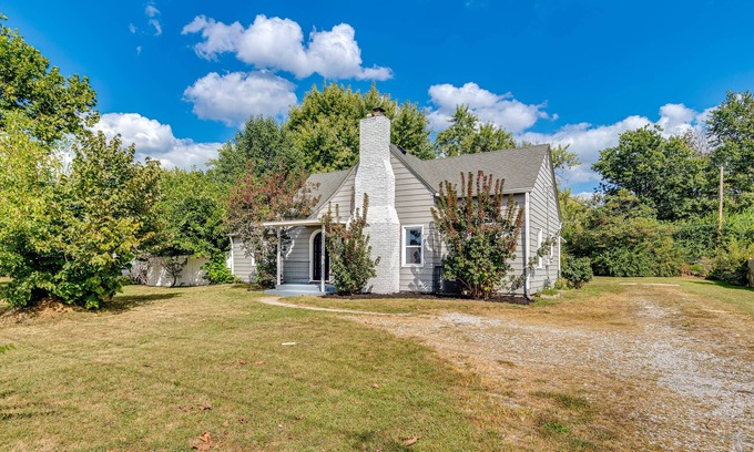 Indianapolis House | Cozy Indianapolis Retreat with Kitchen, 9 Mi from Downtown