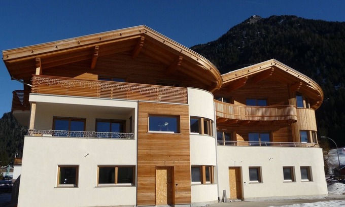 Pera Apartment | Scenic Apartment “Il Mondo di Patty 1” with Mountain Views