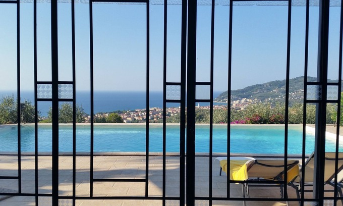 Monade Santa Lucia Villa | Idyllic Italian Villa with Panoramic Bay Views and Spa Amenities