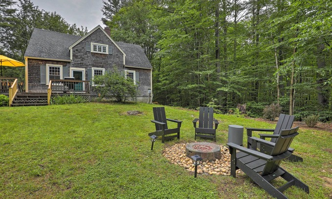 Jaffrey Cottage | Beautiful Jaffrey Cottage with Deck, Grill & Spa Amenities