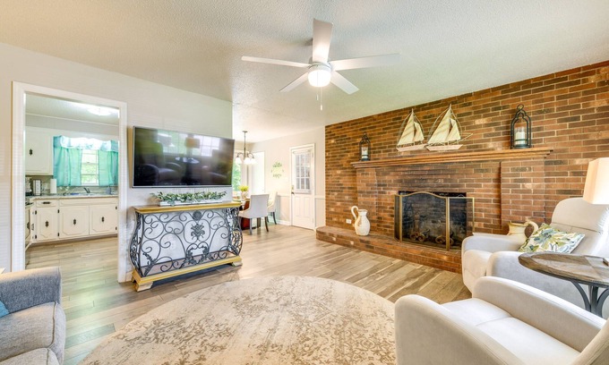 Arlington House | Experience Jonesville Home: Grill & Spa Near Wineries!