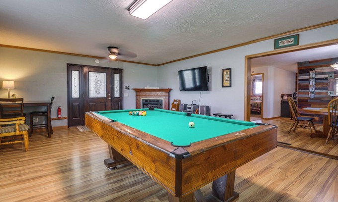 Newkirk House | Inviting Kaw Lake Country Home with Game Room & Spa!