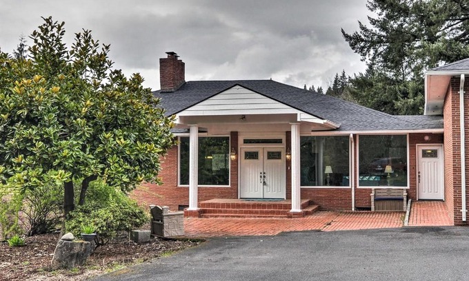 Kelso - Longview House | Family-Friendly Kelso Home Near Cowlitz River with Great Ratings!