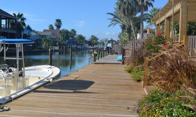 Key Allegro House | Pet-Friendly Key Allegro Waterfront Home with Kayaks & Pool