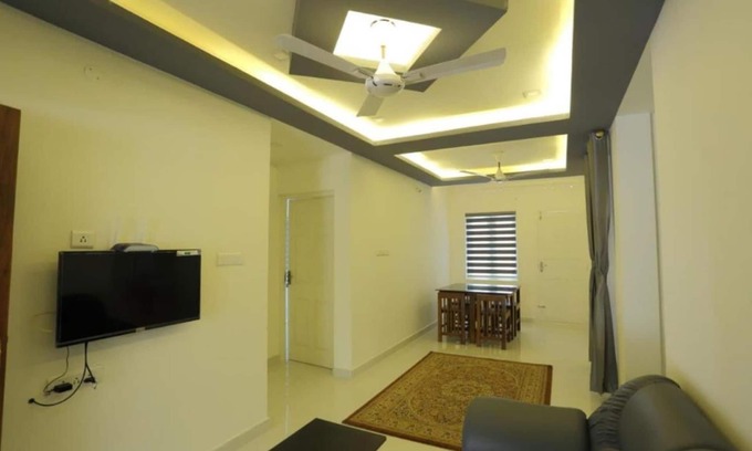 Alwaye Apartment | Comfortable KING Bed Suite Near Rajagiri Hospital