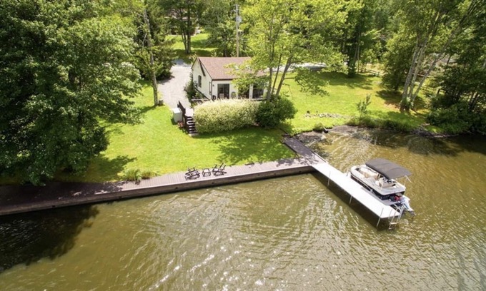 Swan Lake Cottage | Cozy Lake Front Cottage with Pool & Spa - Rated 9.6/10!