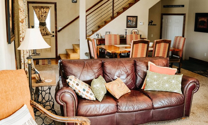 Gypsum House | Picturesque Lake House with Breathtaking Sweetwater Views