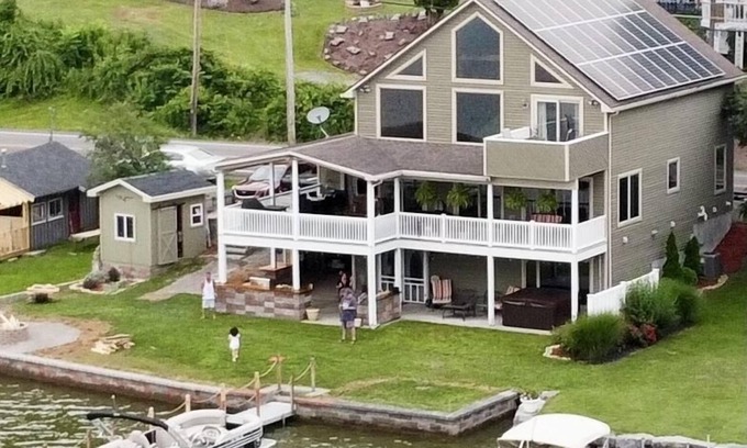 Marietta House | Lakefront Retreat: Perfect for Families and Romantic Getaways