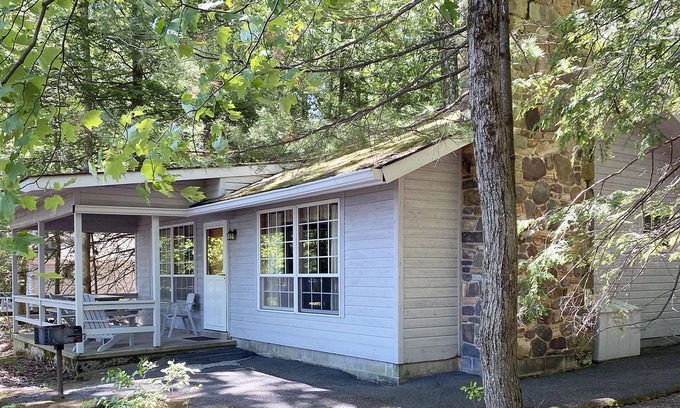 Reeders Cabin | Discover the Lake Front Cabin in Poconos on Private Resort