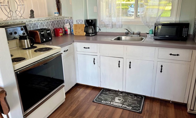 Valentia Cottage | Charming Lakefront Cottage: You're Perfect Getaway Awaits!"