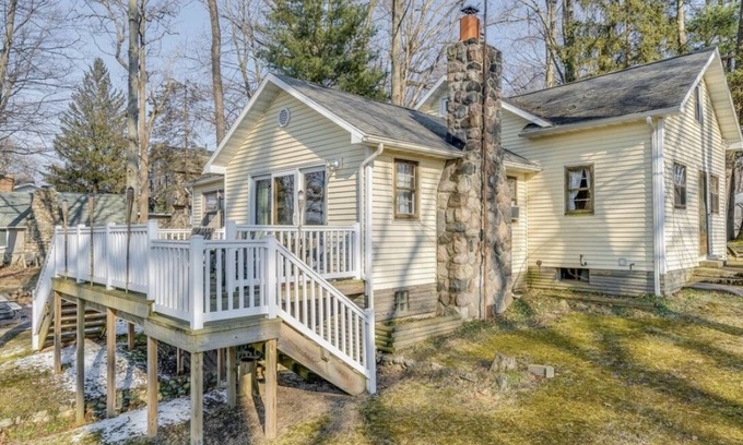 Vandalia Cottage | Idyllic Lakefront Cottage with Spa and Ocean Views