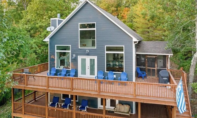 Se Ree House | Charming Lakefront Estate that Sleeps 12 on Beautiful Rough River Lake, KY!