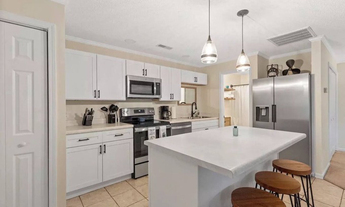 Piney Flats House | Beautiful Lakeside Cottage - Guest Rated 10/10 & Family Friendly