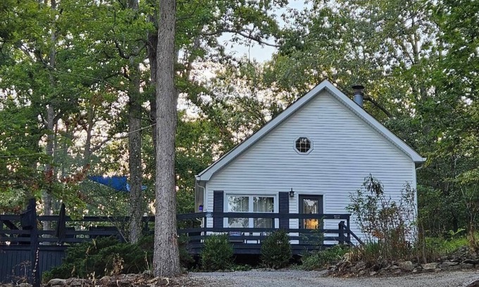 Clarkson House | Charming Lakeview home at Nolin 3-bedroom with loft