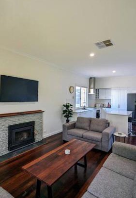 South Bunbury House | Modern Home with Ocean View & Private Beach Access