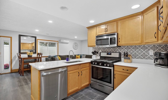 Lake Orion House | Charming LO Home - Private 1st Floor, King Bed, Stocked Kitchen w/Fenced Yard