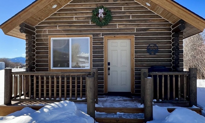 Victor Cabin | Tranquil Log Cabin Near GTNP with Scenic Ocean Views