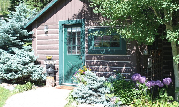 Bozeman House | Idyllic Log Cabin Retreat in Cottonwood Canyon Near Bozeman