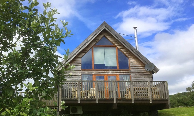 Dallavich Cabin | Picturesque Log Cabin with Hot Tub & Scenic Loch Awe Views