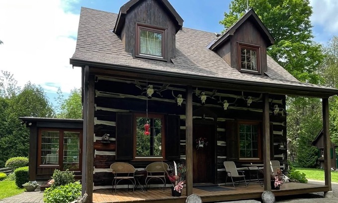 Caledon House | Charming Log Home - 25 private acres in Caledon