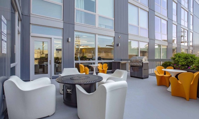 Logan Square Apartment | Inviting Logan Square 1BR with Roof Deck & Gym Access