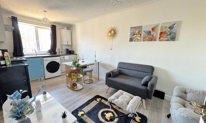 Thamesmead Apartment | Charming London Apartment Retreat
