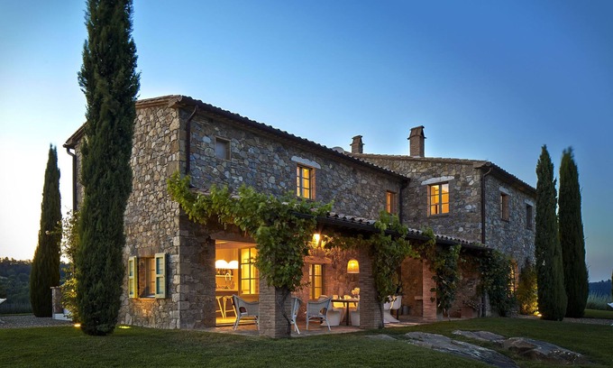 Il Poggio Villa | Exquisite Country Villa with Designer Interiors & Pool