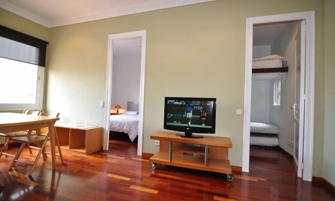 La Nova Esquerra de l'Eixample Apartment | Serene Top-Floor Retreat with Big Terrace & Spa Access