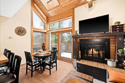 Lutsen Apartment | Relaxing Ski In Ski Out Townhome with Pools in Lutsen