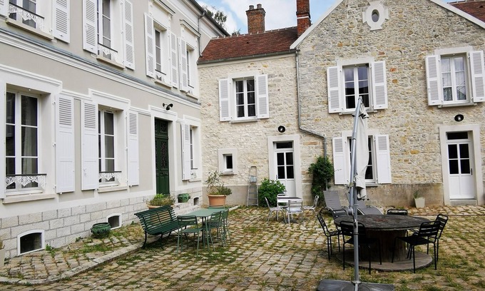 Acheres-la-Foret House | Elegant Mansion Retreat in Fontainebleau Forest