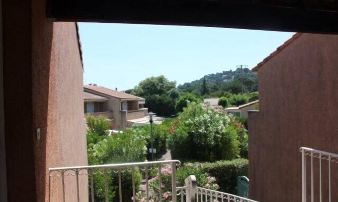 La Nartelle Apartment | Beachside Log Cabin with Terrace & Pool - Guest Rated 9.2
