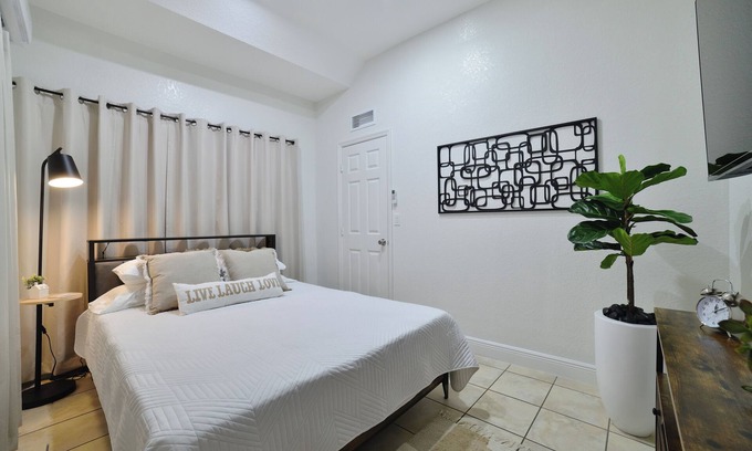 Ludlam Apartment | Charming Miami Apt: Kitchen BBQ & Comfy Living L39