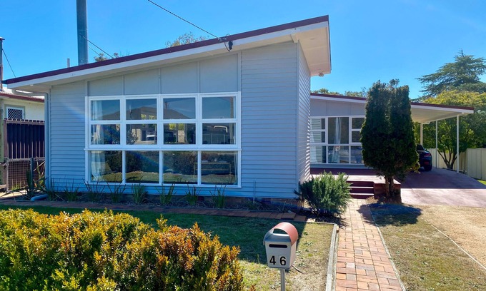 Stanthorpe House | Stylish Mid Century Bungalow with Spa and Hot Tub Amenities
