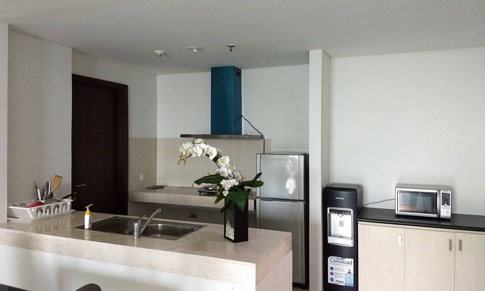 Jakarta Apartment | Modern 3 Bedroom Apartment with Breakfast in St Moritz