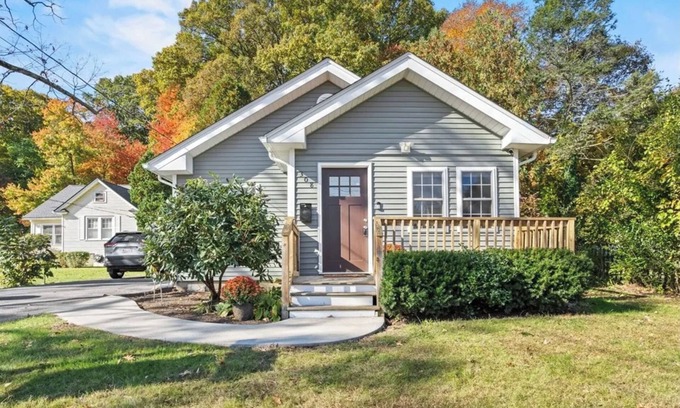 Worcester House | Charming Modern 3-bdrm house. Stroll to Lake Quinsigamond in Worcester