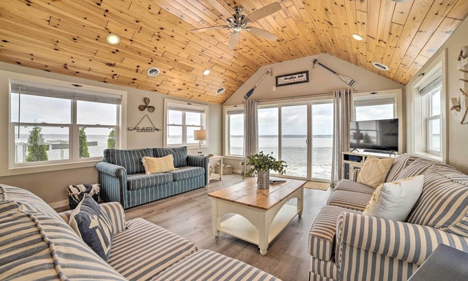 Prudenville Cottage | Modern Cottage on Houghton Lake - Guest Rated 10/10!