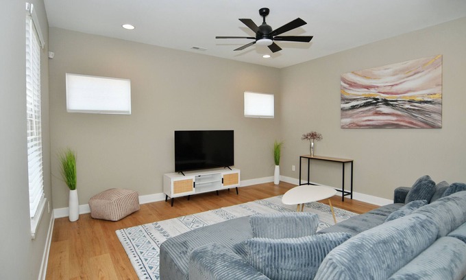 Indianapolis Apartment | Charming modern duplex apartment well located near Broad Ripple