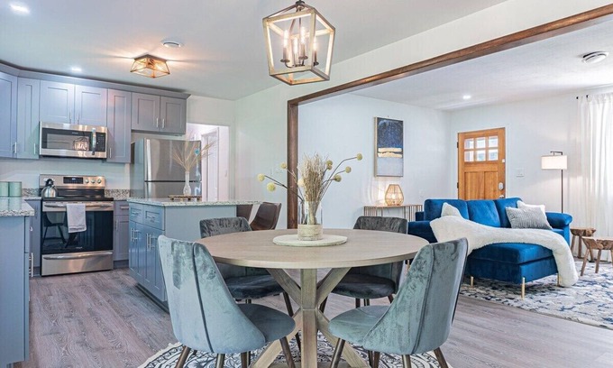 Snellville House | Top-Rated Modern Home with Family-Friendly Amenities