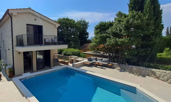 Milcetici Villa | Charming & Modern Villa Bella Maris with Pool