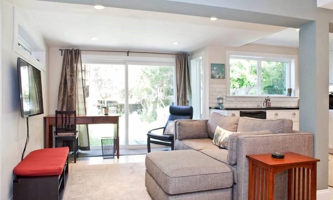 Inner Richmond House | Modern Private Apartment in Family-Friendly Inner Richmond