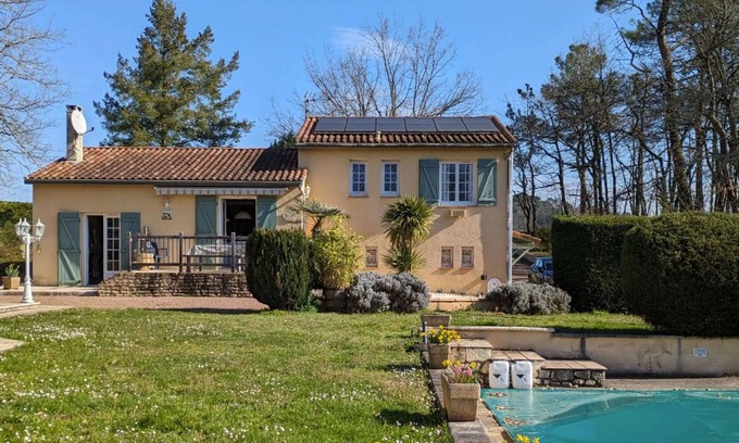 Fumel Villa | Charming modernised house with swimmingpool and view