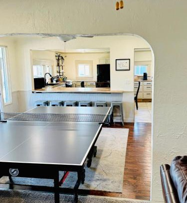 Buena House | Charming Modernized Farmhouse