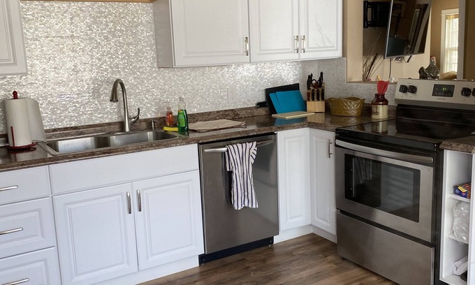 Prineville House | Modern Ranch-Style Home with Ocean View & Pet-Friendly Amenities