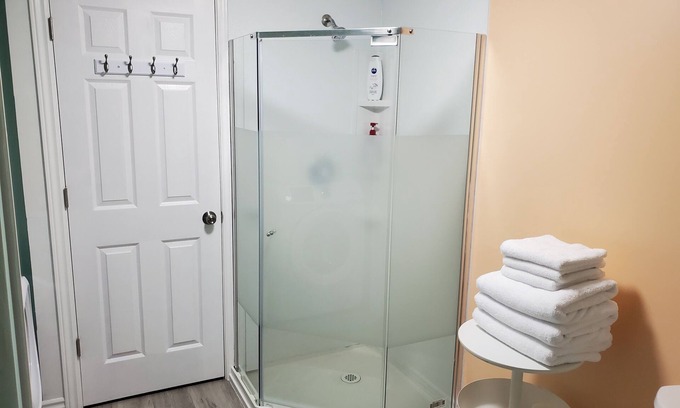 Moncton Apartment | Charming Moncton Guest Room
