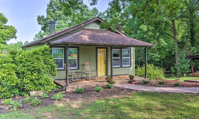 Morganton House | Inviting Morganton Hideaway with Porch and Kitchen Amenities