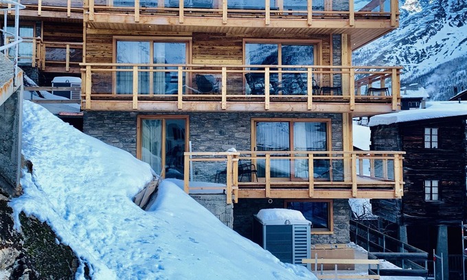 Saas-Fee Ski Chalet | Idyllic Chalet Engedi: Glacier Views & Spa Retreats Await