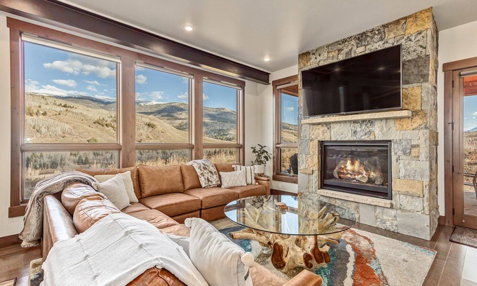 Silverthorne House | Newly Built Mountain Retreat in Silverthorne - 10/10 Rating!