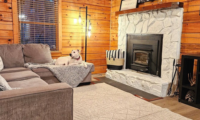 Pine Mountain Cabin | Cozy Cabin Retreat with Mountain Views near FDR State Park