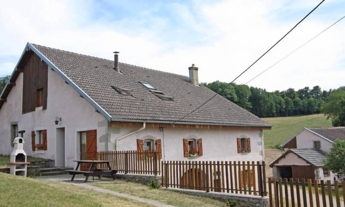 Girmont-Val-d'Ajol Cottage | Inviting Gite Girmont-Val-d'Ajol: 3 Bedrooms & Spa Access