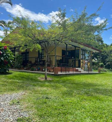 Armenia House | Relaxing Nature House: Finca Tradicional Cafetera with Spa